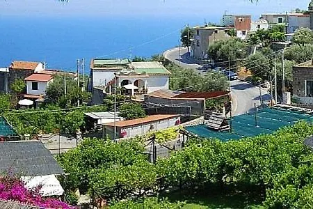 Nerano Apartment Sleeps 4 Pool Air Con דירה